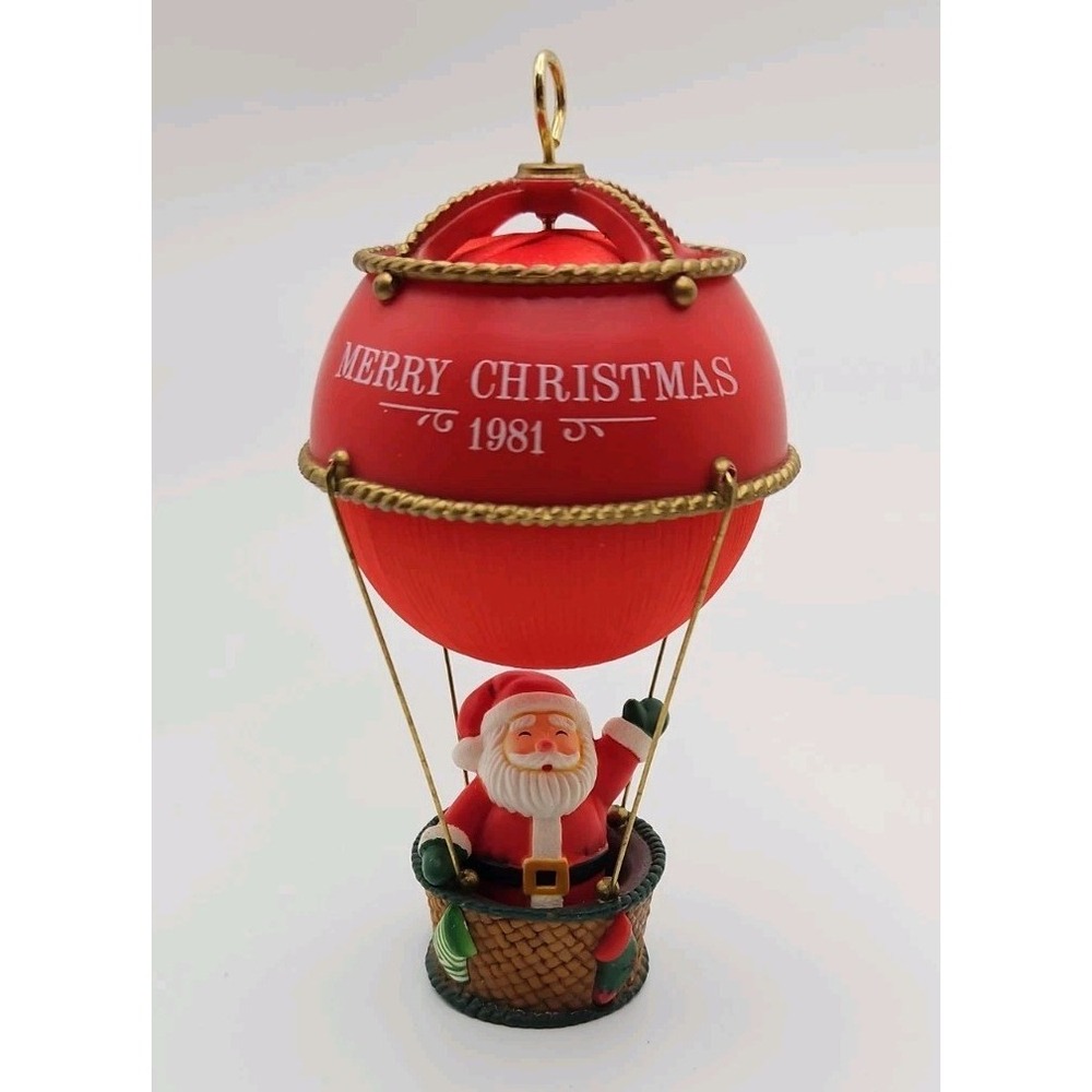 1981 Hallmark Keepsake Sailing Santa Ornament (652)